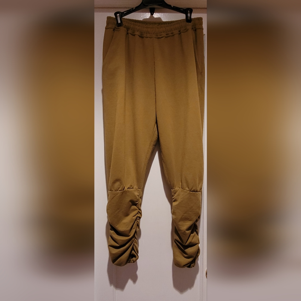 NWOT FREE PEOPLE]] MOVEMENT Olive Jogger Sweat Pants